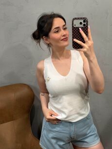 ROYAL CLUB TOP V-NECK Z LOGIEM ŚMIETANA