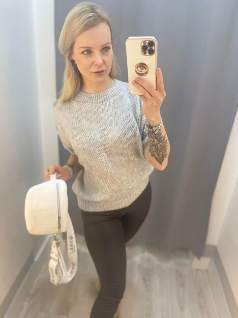 BY O LA LA...! SWETER Z KRÓTKIMI RĘKAWAMI SZARY