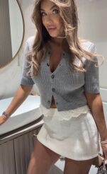 EMO KRÓTKI SWETER Z KORONKĄ SZARY