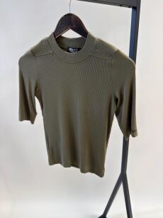 BY O LA LA! BLUZKA BASIC PRĄZKOWANA BRIA OLIWKA (EUCALYPTUS OLIVE)
