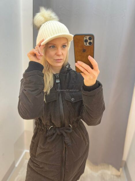 BY O LA LA...! CZAPKA KASZKIET Z POMPONEM ŚMIETANOWA