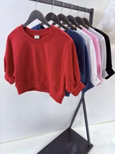 BY O LA LA! DRESOWA KRÓTKA BLUZA CREWNECK RED KISS (CZERWONA)