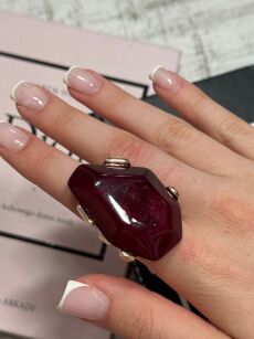 PIERŚCIONEK Z KAMIENIEM BORDO/ZŁOTO