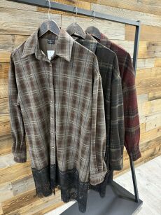 BY O LA LA! KOSZULA/SUKIENKA W KRATĘ Z KORONKĄ CHOCOMUS (CZEKOLADA)