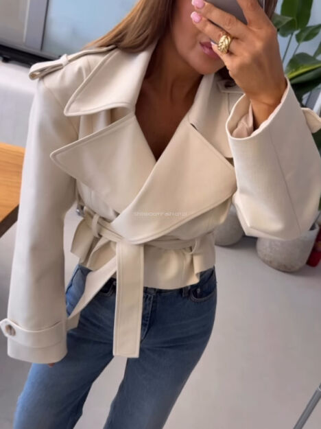 EMO KRÓTKI PŁASZCZ Z PAGONAMI JASNY BEŻ