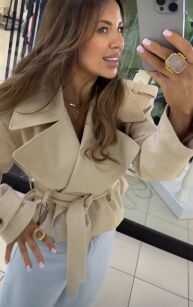 EMO KRÓTKI PŁASZCZ Z PAGONAMI JASNY BEŻ