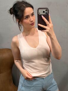 ROYAL CLUB TOP V-NECK Z LOGIEM RÓŻ MARSHMALLOW