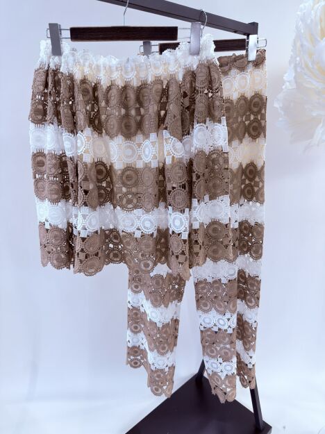 BY O LA LA...! AŻUROWY KOMPLET BOHO BLUZKA + SPODNIE KAKAO/OFF WHITE