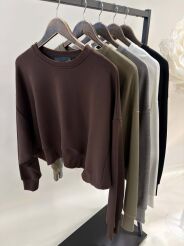 BY O LA LA! KRÓTKA BLUZA PUDEŁKOWA MANDY CZARNA