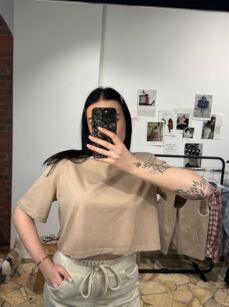 SEMPRE BLUZKA T-SHIRT PUDEŁKO Z PODUSZKAMI CIEMNY BEŻ