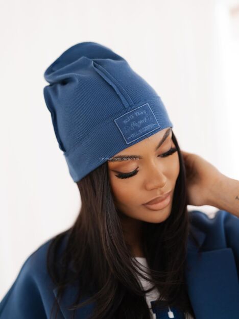 BY O LA LA...! PRĄŻKOWANA CZAPKA Z PRZESZYCIEM GRANAT (DENIM)