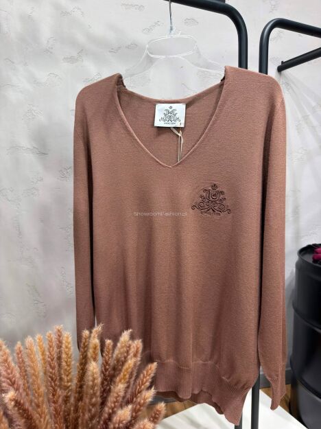 ROYAL CLUB SWETER V-NECK Z LOGIEM MOCCA (CZEKOLADA MLECZNA)