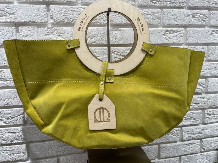 BY O LA LA !  TOREBKA SHOPPER Z DREWNIANĄ RĄCZKĄ LIMONKA