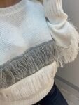 BY O LA LA...! SWETER BOHO Z FRĘDZLAMI BIAŁY/SZARY - 6
