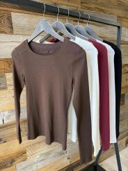 BY O LA LA! PRĄŻKOWANA BLUZKA BASIC CLASSIC BORDO (MERLOT)