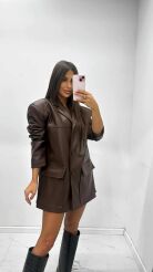 EMO OVERSIZOWA MARYNARKA Z ECO SKÓRY VIRGINIA MLECZNA CZEKOLADA
