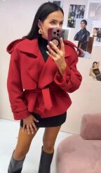 LA MILLA OVERSIZOWY KRÓTKI PŁASZCZ Z PASKIEM CZERWIEŃ