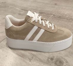 BY O LA LA...! SNEAKERSY Z PASKAMI BEŻ