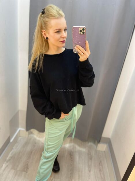 BY O LA LA! DRESOWA BLUZA Z ROZCIĘCIEM NA PLECACH CZARNA