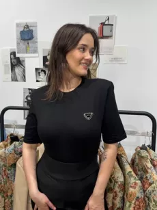 LA MILLA BODY Z TRÓJKĄTNYM LOGO CZARNE