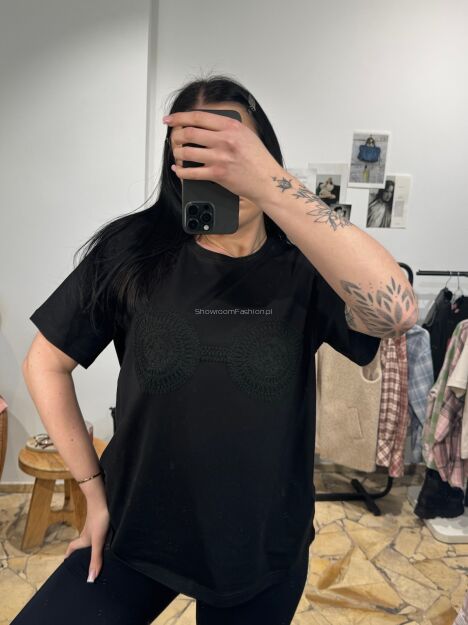BY O LA LA! BLUZKA T-SHIRT Z PLECIONKĄ BOHO CZARNA