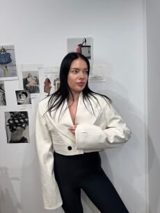 LA MILLA KRÓTKA MARYNARKA Z DZIURKĄ NA PALEC ŚMIETANA