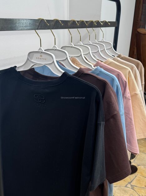 SEMPRE T-SHIRT OVERSIZE Z HAFTOWANYM LOGO WANILIA