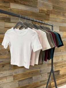 BY O LA LA...! KRÓTKA PRĄŻKOWANA BLUZKA T-SHIRT HEART TERRACOTTA