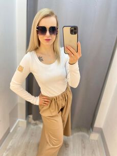 BY O LA LA...! PRĄŻKOWANA BLUZKA BASIC SERCE BIEL/BEŻ