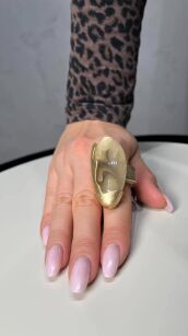 PIERŚCIONEK Z PODŁUŻNYM KAMIENIEM NATURAL ZŁOTO/BEŻ