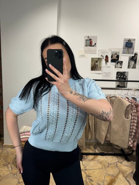 SEMPRE KRÓTKI SWETER AŻUROWY NIEBIESKI