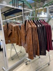 EMO KURTKA/MARYNARKA OVERSIZE Z POŁYSKIEM CIEMNA CZEKOLADA