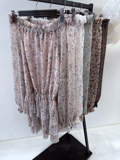 BY O LA LA!  SZYFONOWA SUKIENKA FLOWERS RÓŻ