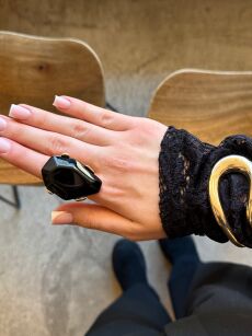 PIERŚCIONEK Z KAMIENIEM CZARNY/ZŁOTO