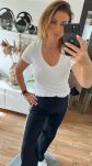 BY O LA LA...! PRĄŻKOWANA BLUZKA BASIC V-NECK BIAŁA - 2